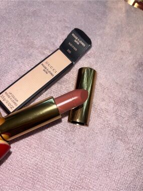 Gucci Satin Lipstick in Nude Pink / Rose